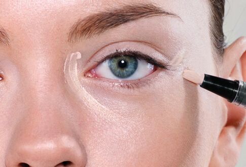 It is better to eliminate wrinkles under the eyes than to mask them with cosmetics